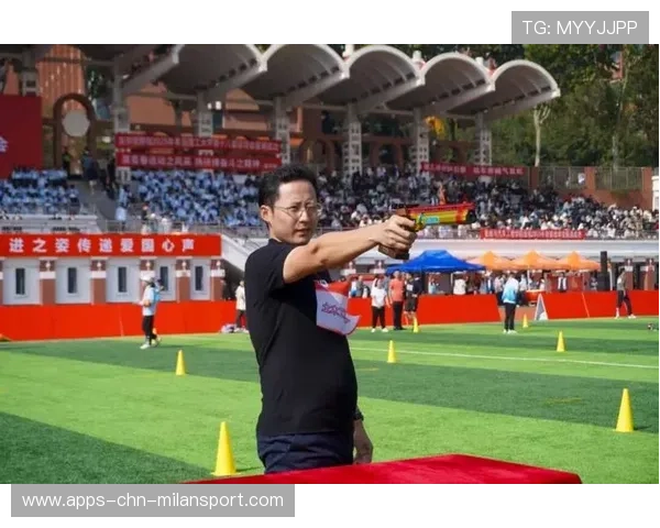 铅球队加强落点控制训练,多名选手技术细化明显 铅球队加强落点控制训练,多名选手技术细化明显