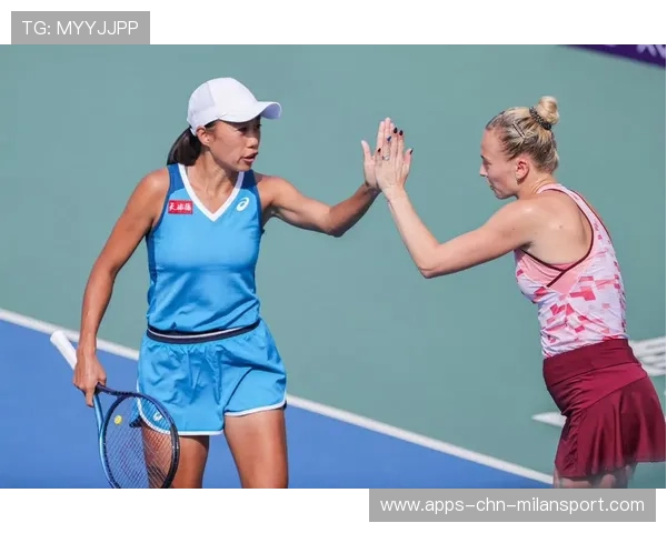 网球双打配合默契到令人发指