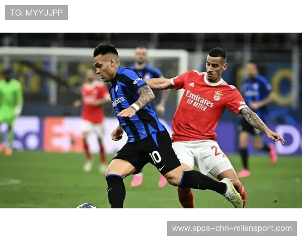 国际米兰门前抢点的时机选择令人赞叹 国际米兰门前抢点的时机选择令人赞叹