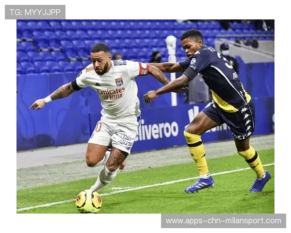 法甲里昂短传渗透频发，禁区机会不断出现——未来足坛的战术革新