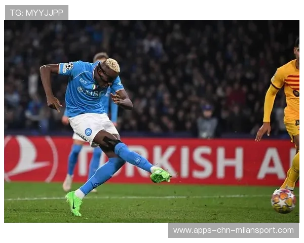 意甲那不勒斯边路配合精妙,禁区多次建立威胁