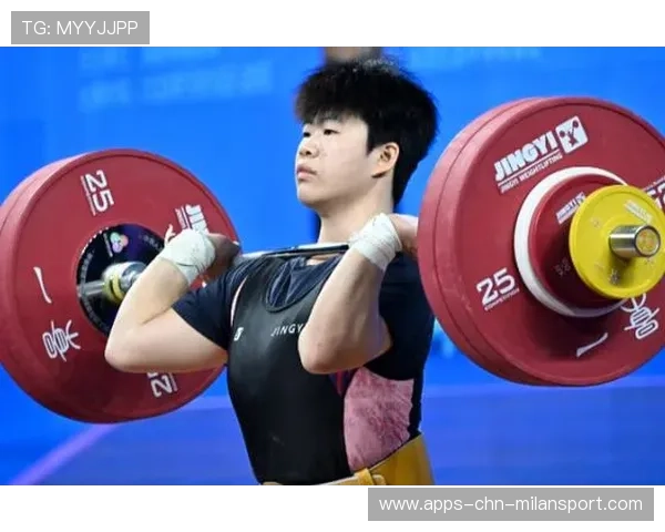 举重锦标赛见证新纪录诞生，金牌得主成焦点人物