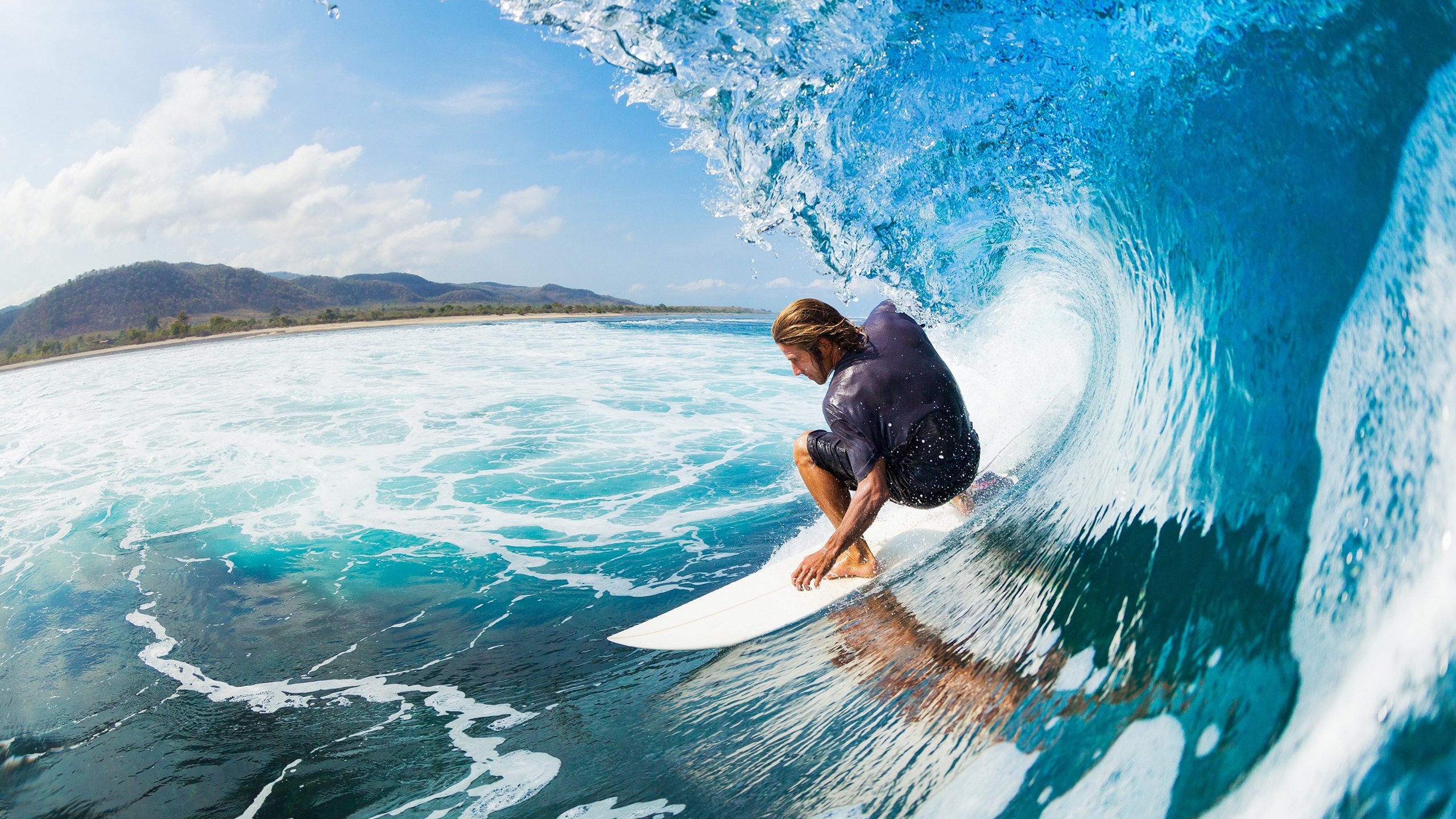 巴萨前场传切配合制造绝佳机会，巴萨传控阵型